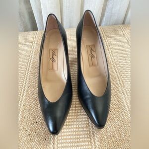 Brand New Amalfi Monica BLACK Leather Pumps Size 5 B Made In Italy
